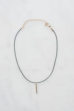 Lade das Bild in den Galerie-Viewer, Choker with Gold Pendant
